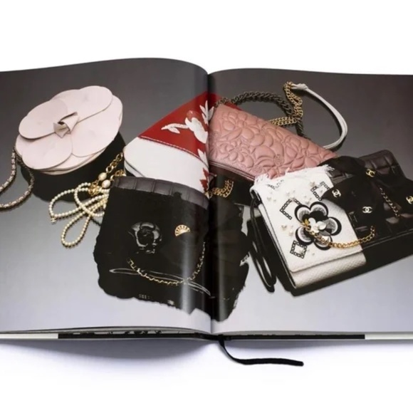 Chanel Collections and Creations Table Book - Picture 4 of 5